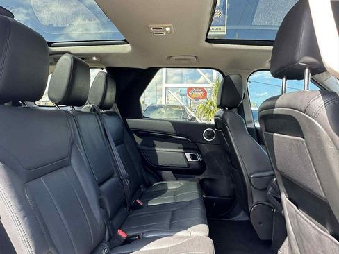 Used 2018 Land Rover Discovery SE image 24