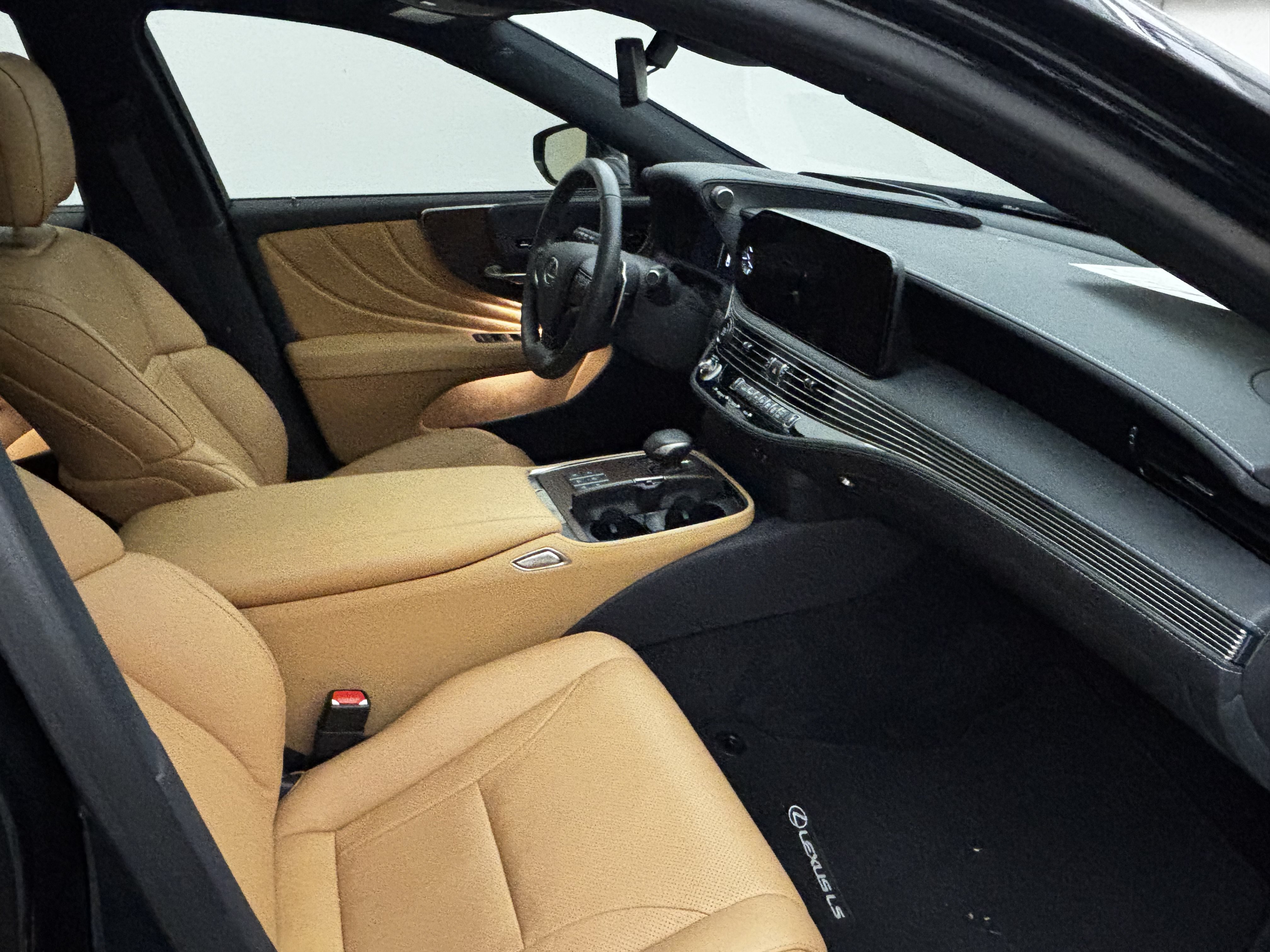 Used 2025 Lexus LS 500 w/ Accessory Package (Z1) RWD image 19