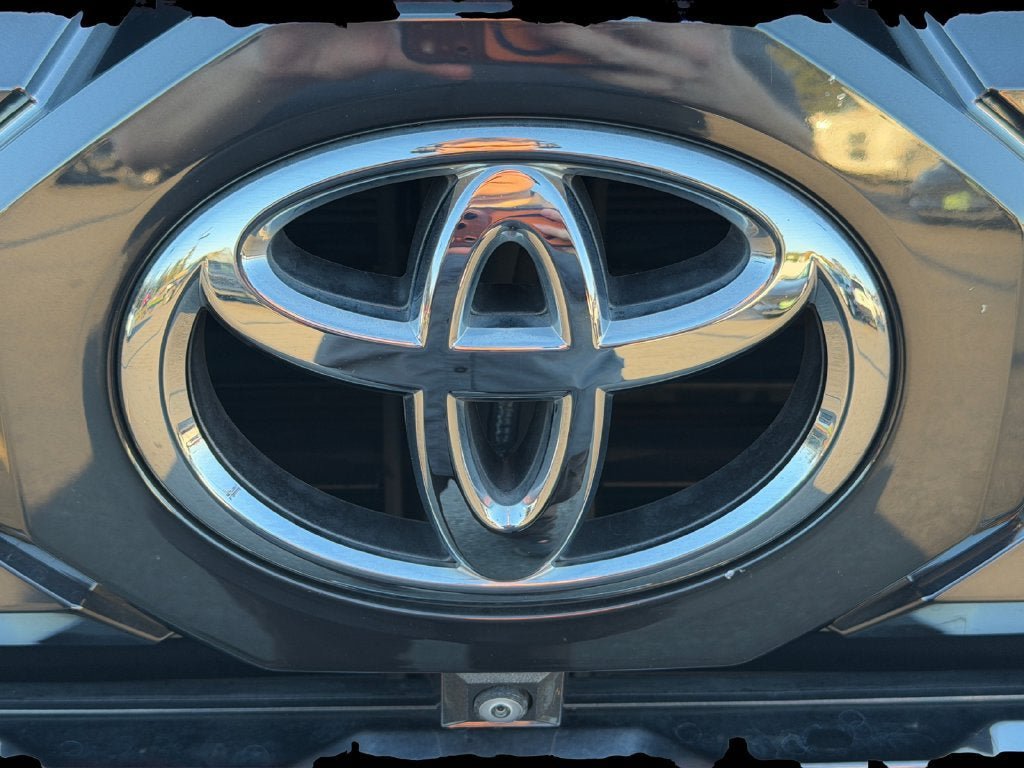 Used 2022 Toyota Tundra Platinum w/ Advanced Package AWD/4WD image 34