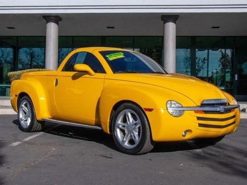 Used 2004 Chevrolet SSR w/ Preferred Equipment Group image 1