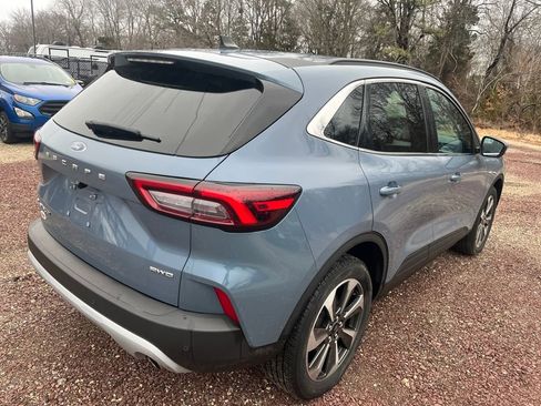 Used 2023 Ford Escape Platinum image 6