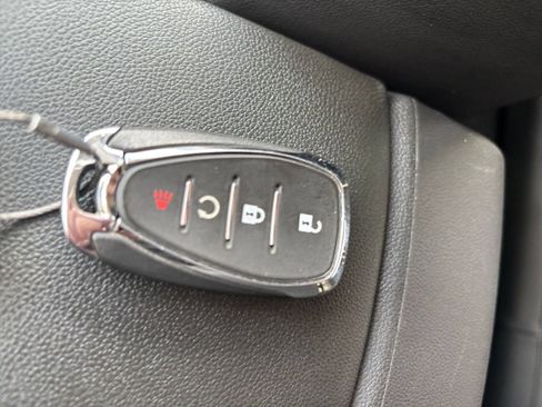 Used 2025 Chevrolet Trax LT FWD image 20