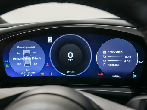 Certified 2025 Porsche Macan Electric RWD image 27