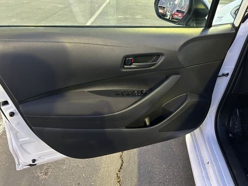 Used 2025 Toyota Corolla LE image 9