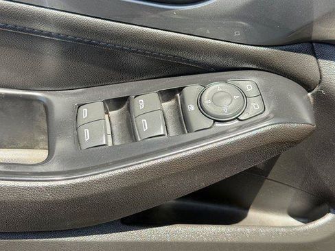Used 2022 Chevrolet Traverse LT FWD image 17