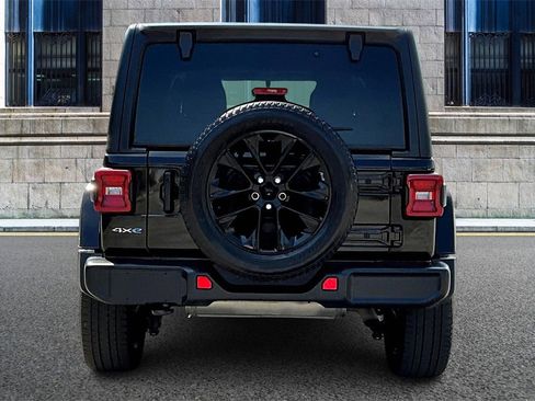 Used 2021 Jeep Wrangler Unlimited Sahara w/ Cold Weather Group image 4