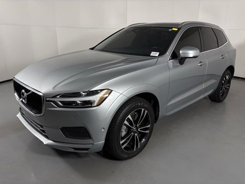 Used 2018 Volvo XC60 T6 Momentum w/ Vision Package image 4
