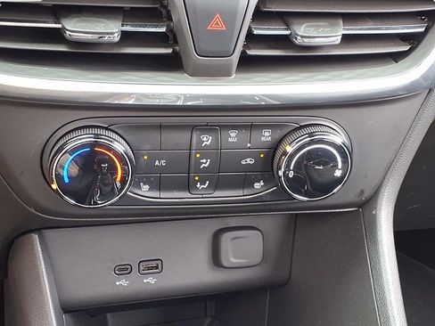 Used 2024 Buick Encore GX Preferred w/ Comfort Package image 11