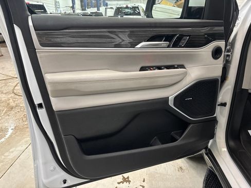 Used 2022 Jeep Wagoneer Series II AWD/4WD image 7