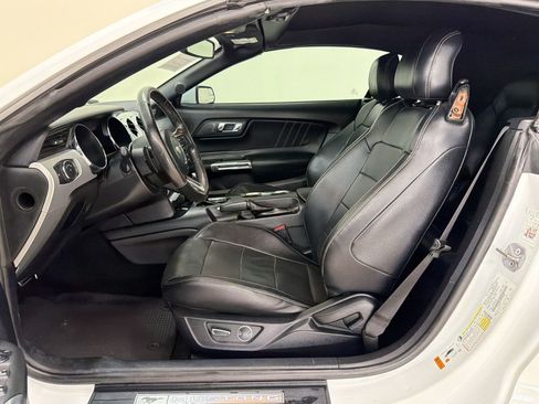 Used 2017 Ford Mustang GT Premium RWD image 5