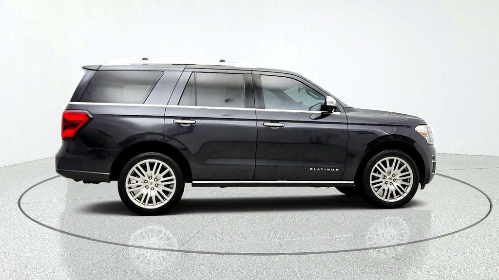 Used 2022 Ford Expedition Platinum AWD/4WD image 4