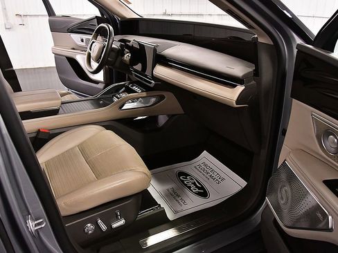 Used 2024 Lincoln Nautilus Reserve w/ Equipment Group 203A image 27