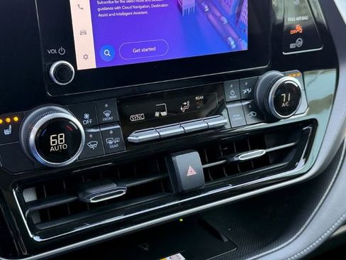 Used 2023 Toyota Highlander XLE AWD/4WD image 32