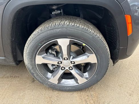 New 2026 Jeep Grand Cherokee L Limited AWD/4WD image 9
