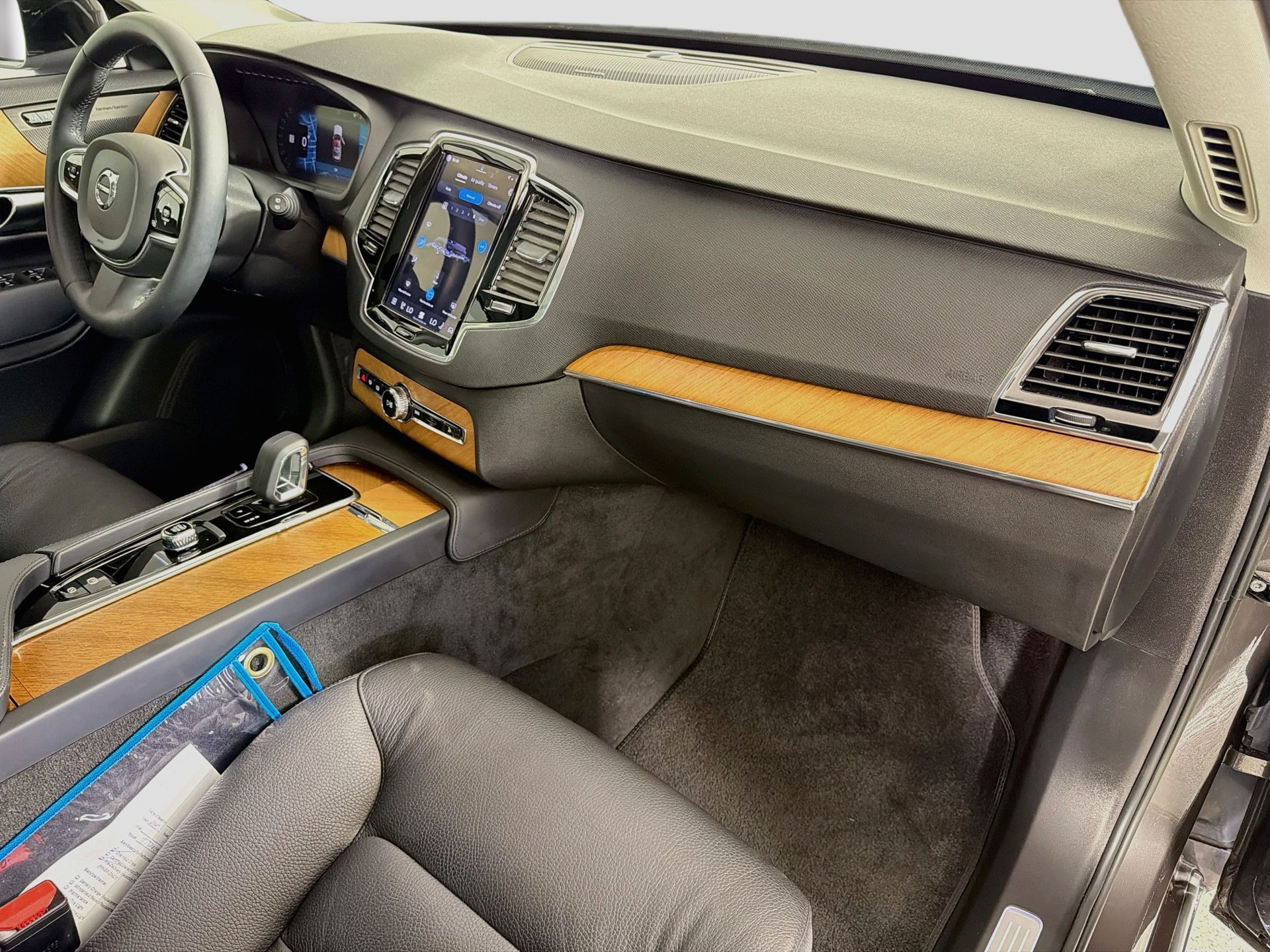 Used 2023 Volvo XC90 B6 Plus w/ Protection Package Premier AWD/4WD image 29