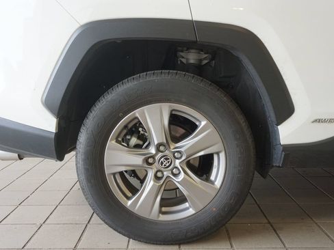 Used 2025 Toyota RAV4 LE AWD/4WD image 27