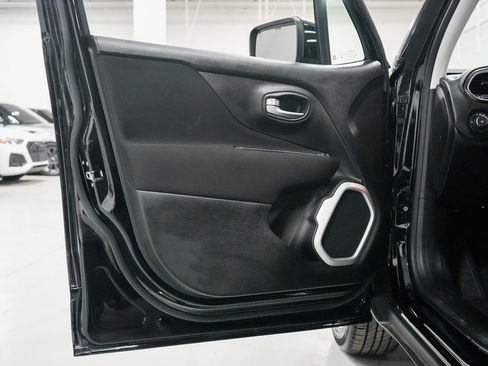 Used 2019 Jeep Renegade Latitude w/ Safety & Security Group II image 21