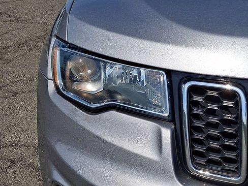 Used 2018 Jeep Grand Cherokee Limited AWD/4WD image 12