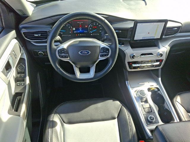 Used 2023 Ford Explorer XLT w/ Equipment Group 202A AWD/4WD image 2