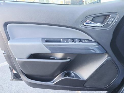 Used 2019 Chevrolet Colorado Z71 w/ Z71 Midnight Edition image 38