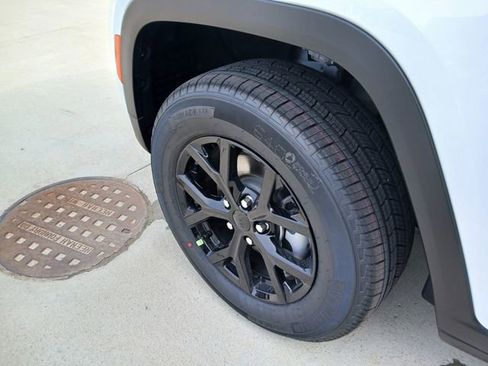 New 2026 Jeep Grand Cherokee Laredo image 30