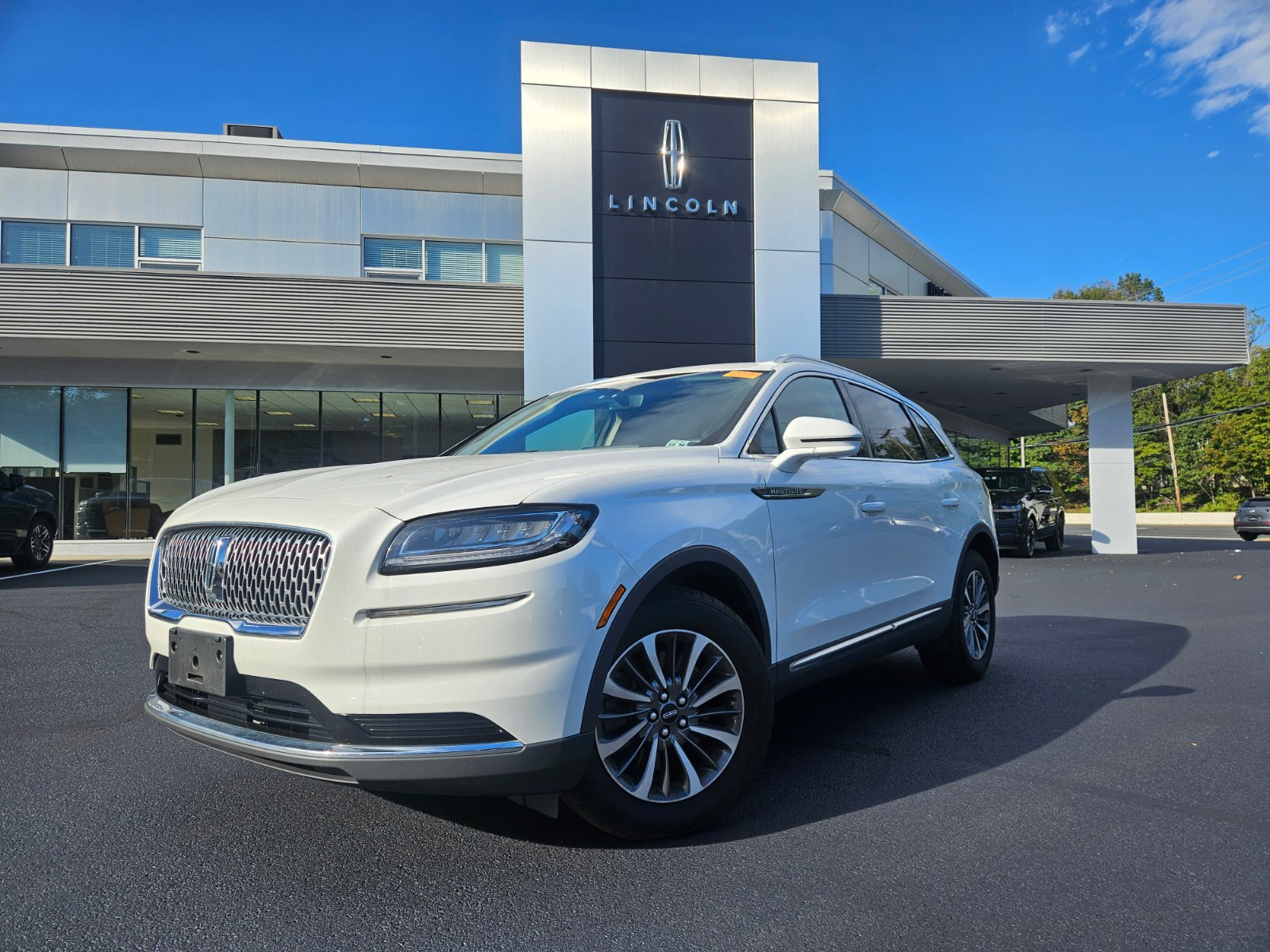 Used 2023 Lincoln Nautilus AWD w/ Premium Package image 1