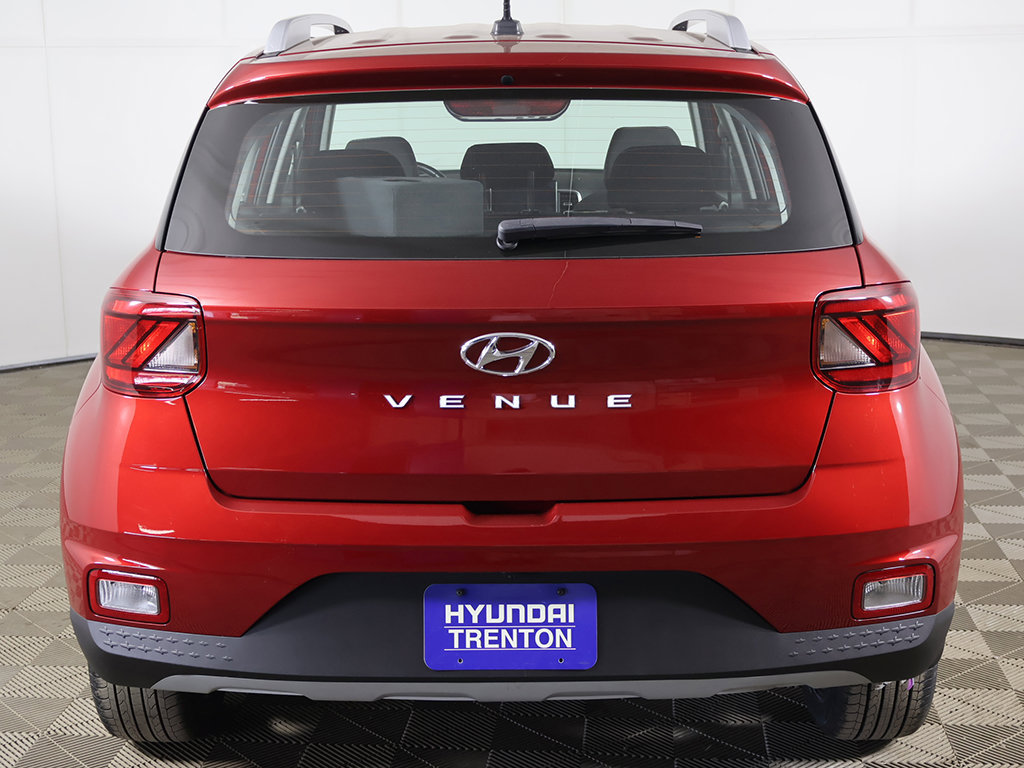 Certified 2024 Hyundai Venue SEL FWD image 11