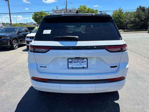 New 2026 Jeep Grand Cherokee Summit w/ Obsidian Package AWD/4WD image 3