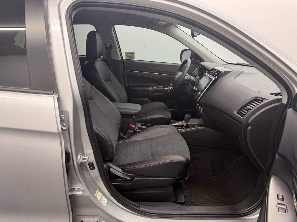 Used 2025 Mitsubishi Outlander Sport SE AWD/4WD image 24