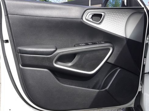 Used 2020 Kia Soul LX FWD image 15