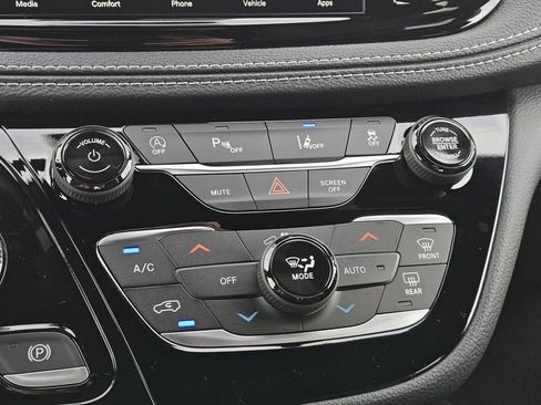 New 2026 Chrysler Pacifica Select FWD image 12