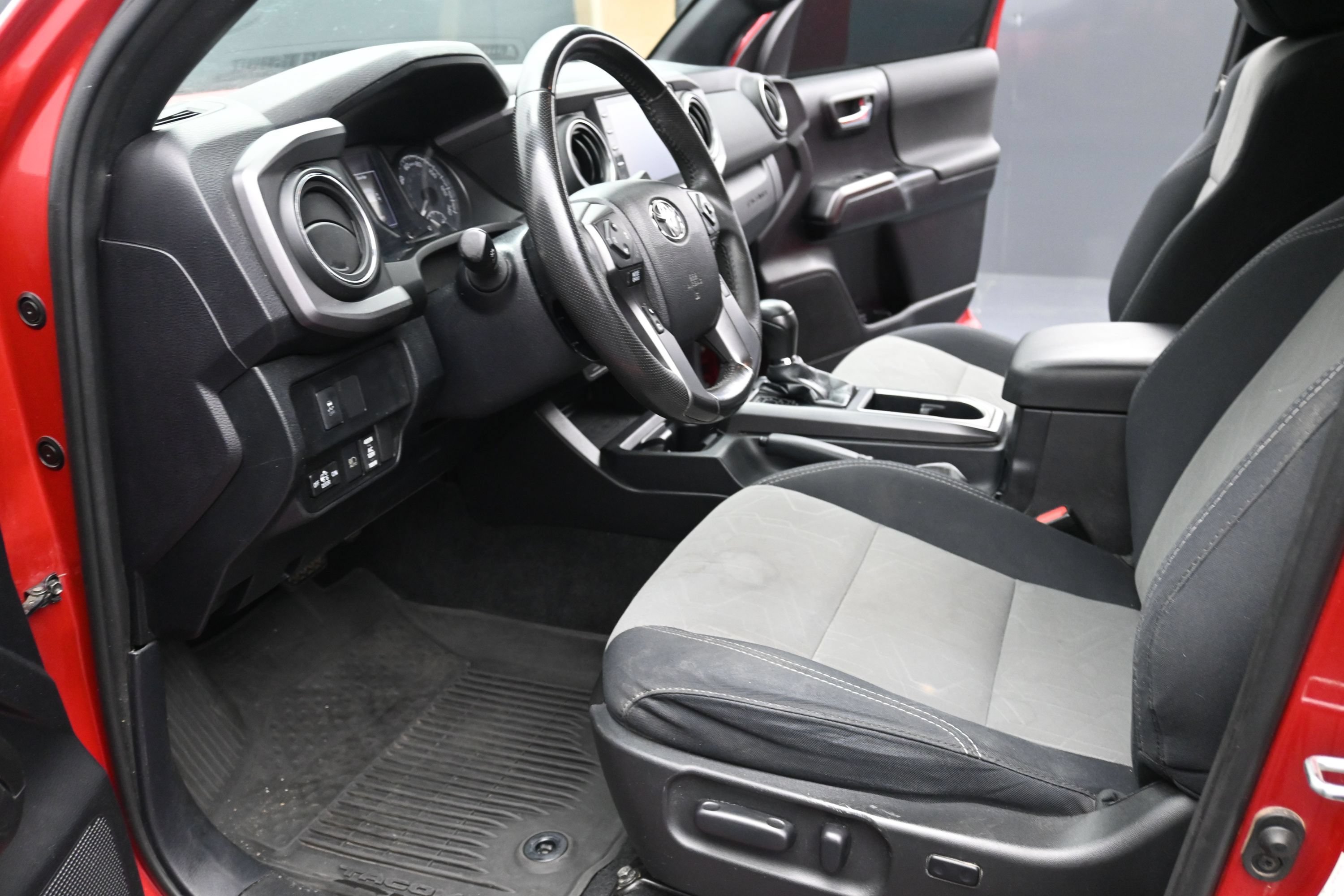 Used 2021 Toyota Tacoma TRD Off-Road RWD image 12