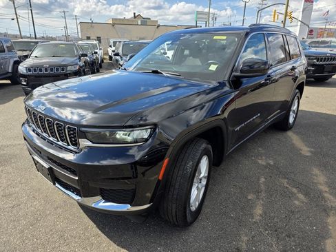 Certified 2022 Jeep Grand Cherokee L Laredo w/ Luxury Tech Group I AWD/4WD image 2