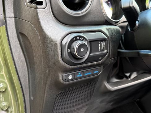 Used 2023 Jeep Wrangler Unlimited Sahara w/ Cold Weather Group AWD/4WD image 27