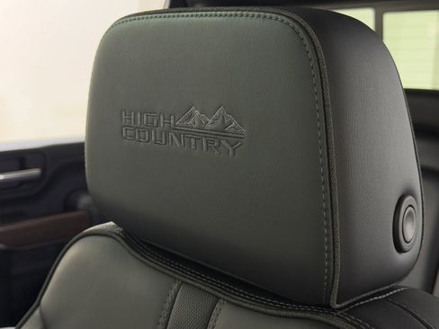 Used 2022 Chevrolet Silverado 2500 High Country w/ Technology Package image 38