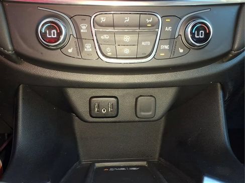 Used 2023 Chevrolet Traverse LT AWD/4WD image 21