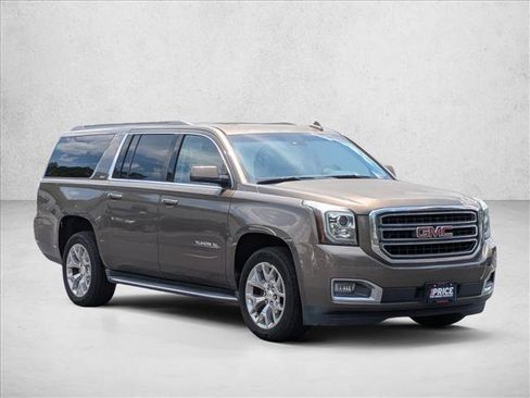 Used 2016 GMC Yukon XL SLT w/ Open Road Package AWD/4WD image 3