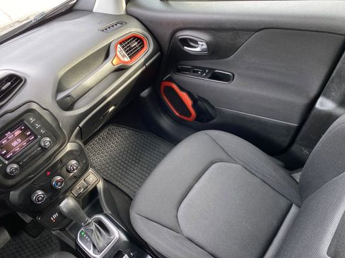 Used 2019 Jeep Renegade Sport image 14