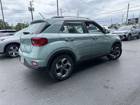 Used 2025 Hyundai Venue SEL FWD image 3