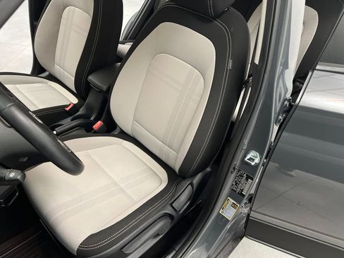 Used 2025 Hyundai Venue SEL FWD image 9
