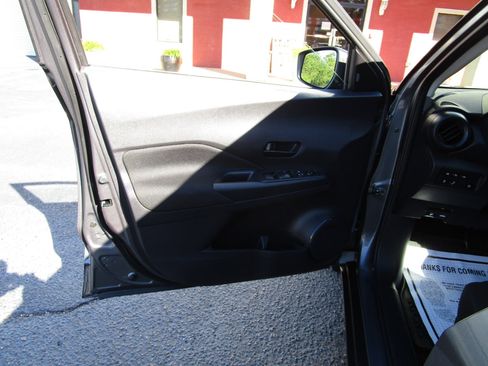 Used 2024 Nissan Kicks S image 18