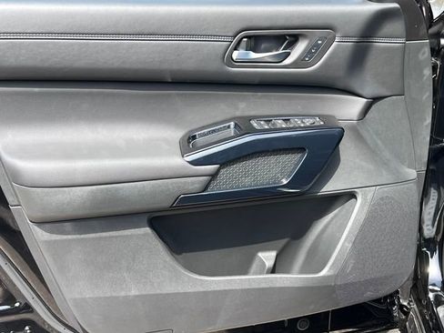 New 2026 Nissan Pathfinder Platinum AWD/4WD image 15