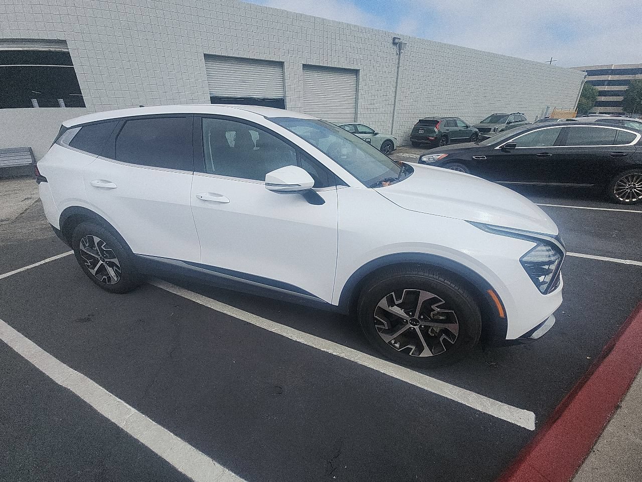 Used 2024 Kia Sportage EX FWD image 2