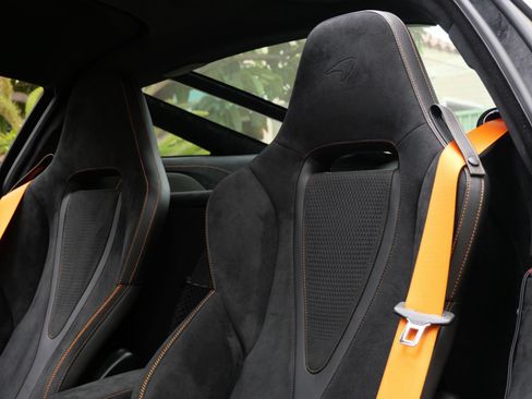 Used 2024 McLaren 750S RWD image 17