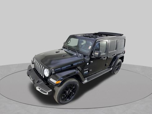 Used 2022 Jeep Wrangler Unlimited Sahara w/ Cold Weather Group AWD/4WD image 35