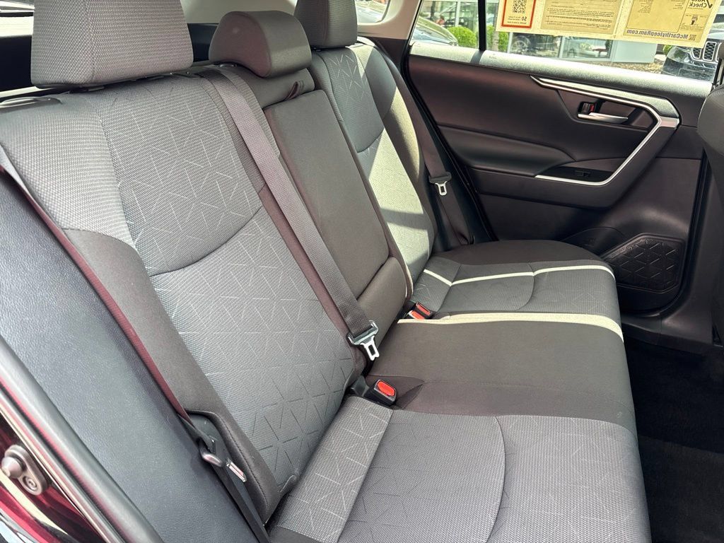 Used 2025 Toyota RAV4 XLE FWD image 23