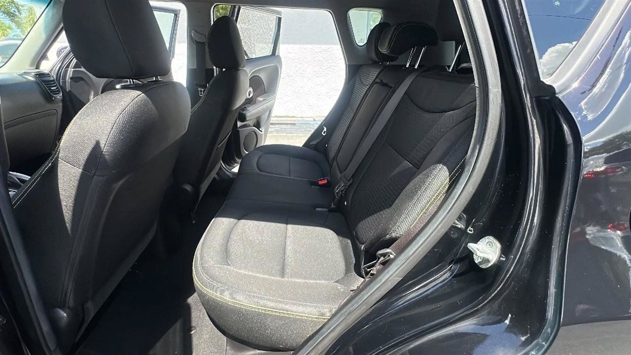 Used 2016 Kia Soul + FWD image 26