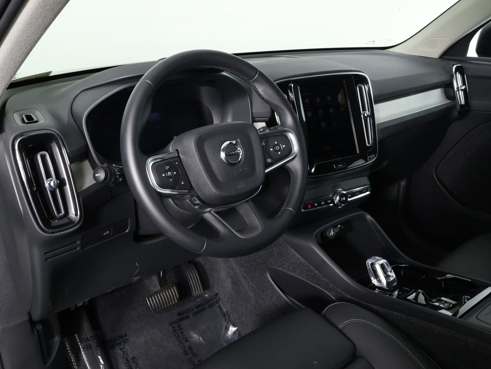Certified 2026 Volvo XC40 B5 Plus AWD/4WD image 14