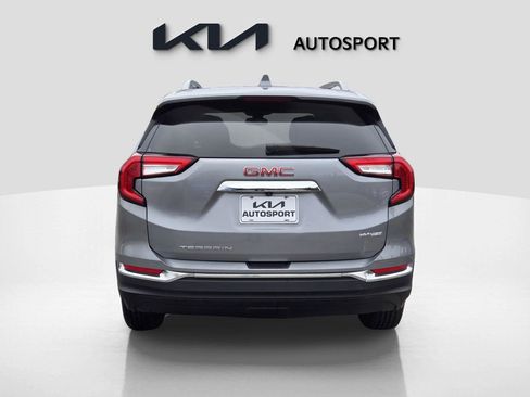 Used 2024 GMC Terrain SLT image 9
