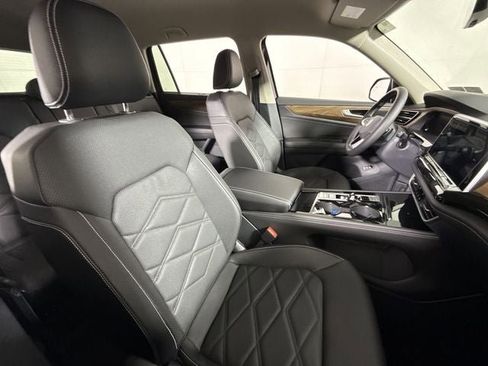 New 2025 Volkswagen Atlas SE image 12